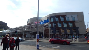 Haupteingang vom Scottish Parliament Building