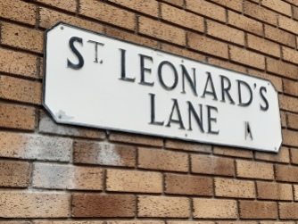 St. Leonard's Lane. Führt direkt zur Holyrood Distillery und zum Queen's Drive.